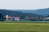 Blick vom Ortsrand auf das Nachbardorf Schwarzenthonhausen